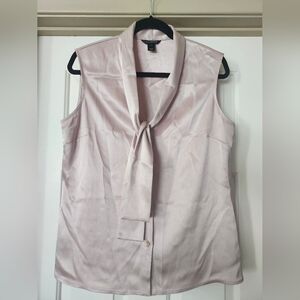 St.John sleevless blouse,size 10.